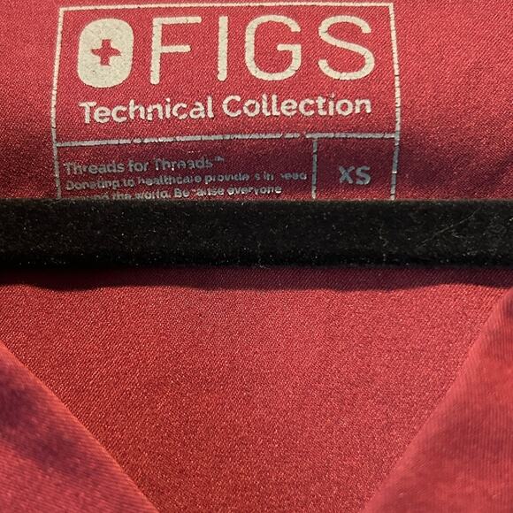 FIGS Catarina One-Pocket V-neck Short Sleeve Scrub Top FW1000 Burgundy XS - Picture 4 of 5